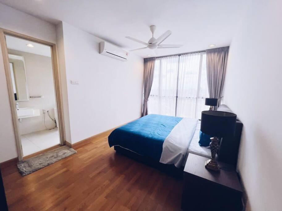 PromoConnected Train 2 Bedrooms - Above Mall Kuala Lumpur Kültér fotó